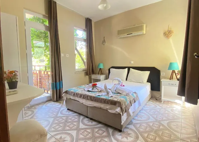 Moonstar Ayyildiz Ολουντενίζ